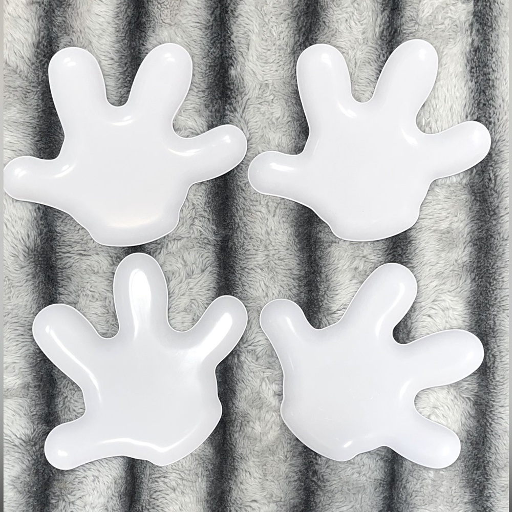 4 ZAK! Designs Disney MICKEY MOUSE HANDS glove snack plates